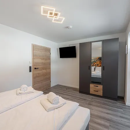 Apartament #8 Jsliving Business Work&Stay - Barrierefrei Private Terrasse Arbeitsplatz Mit Highspeedwlan